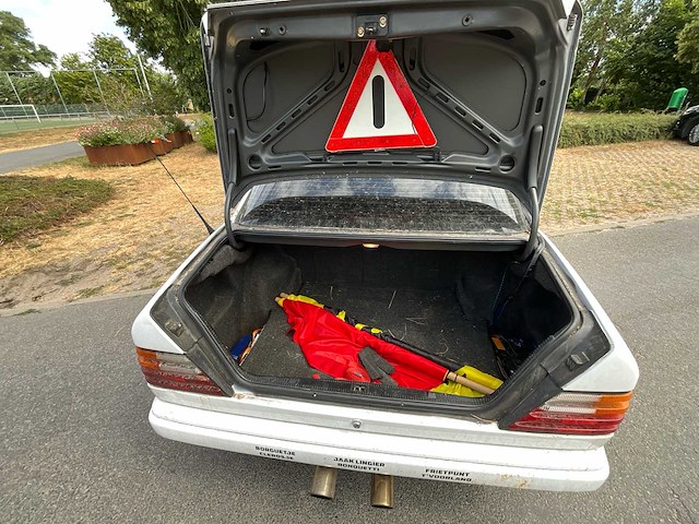 Mercedes e230w124 oldtimer - afbeelding 5 van  34