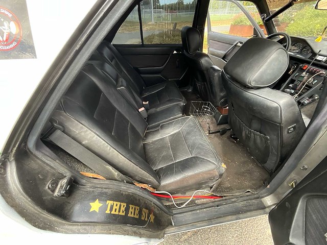 Mercedes e230w124 oldtimer - afbeelding 6 van  34