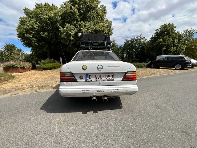 Mercedes e230w124 oldtimer - afbeelding 29 van  34