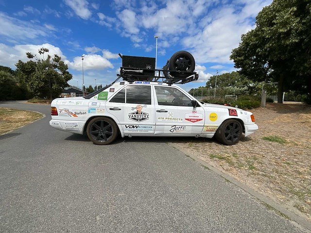 Mercedes e230w124 oldtimer - afbeelding 31 van  34