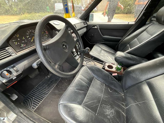 Mercedes e230w124 oldtimer - afbeelding 34 van  34