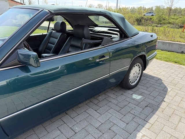 Mercedes e320 - afbeelding 8 van  26