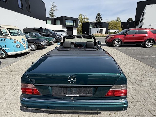 Mercedes e320 - afbeelding 10 van  26