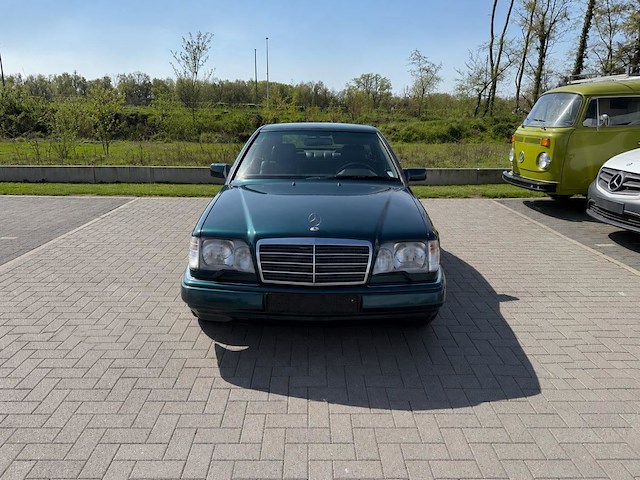 Mercedes e320 - afbeelding 12 van  26