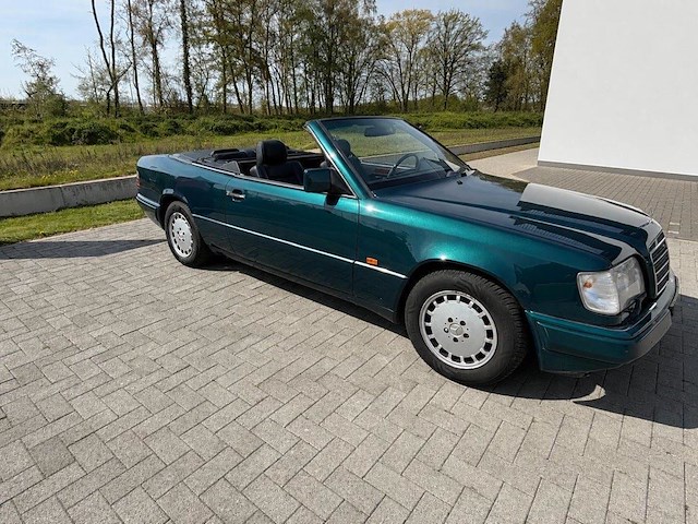 Mercedes e320 - afbeelding 20 van  26