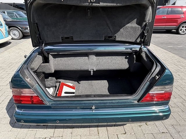 Mercedes e320 - afbeelding 24 van  26