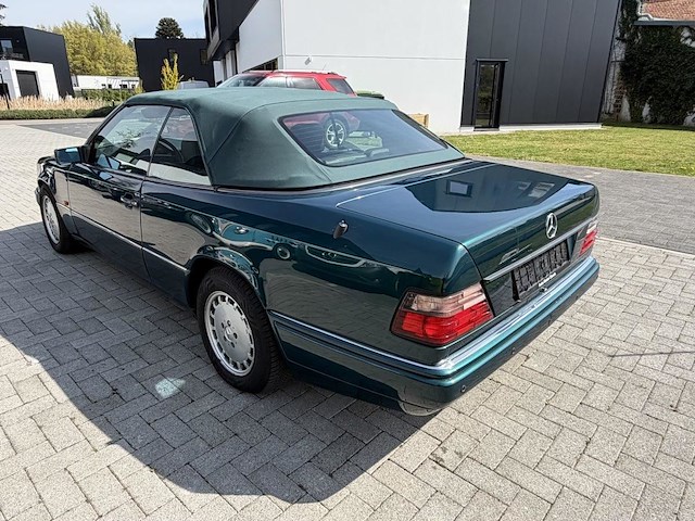 Mercedes e320 - afbeelding 25 van  26