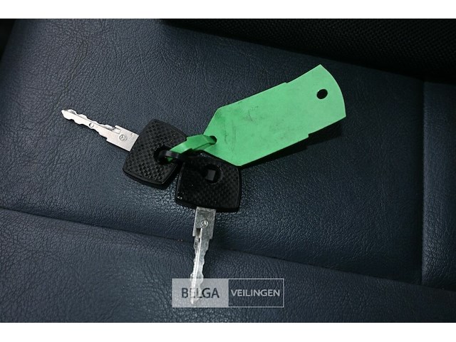 Mercedes lichte vrachtwagen - afbeelding 2 van  23