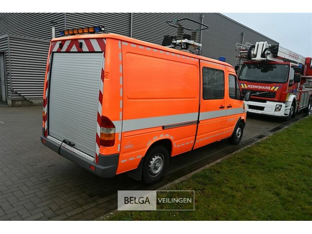 Mercedes lichte vrachtwagen - afbeelding 9 van  23