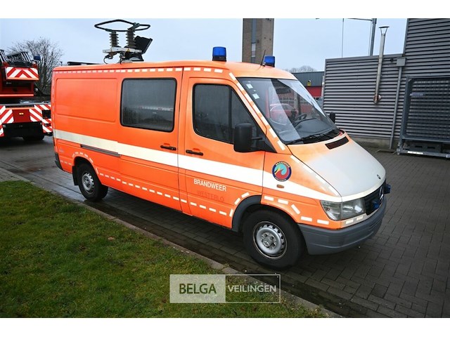 Mercedes lichte vrachtwagen - afbeelding 1 van  23