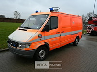 Mercedes lichte vrachtwagen - afbeelding 14 van  23