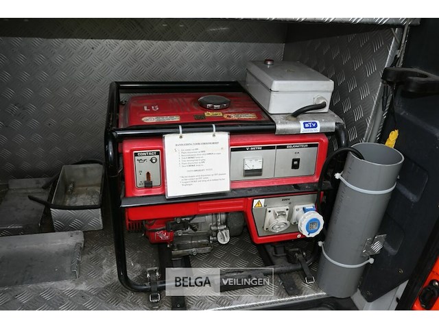 Mercedes lichte vrachtwagen - afbeelding 16 van  23