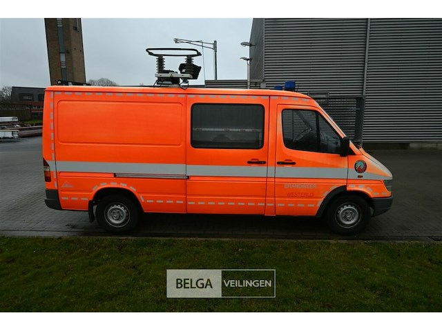 Mercedes lichte vrachtwagen - afbeelding 12 van  23