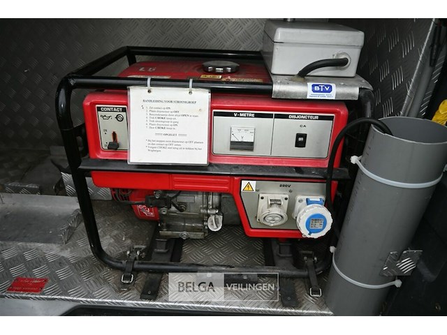 Mercedes lichte vrachtwagen - afbeelding 17 van  23