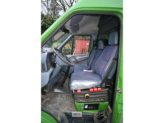 Mercedes lichte vrachtwagen - afbeelding 3 van  26