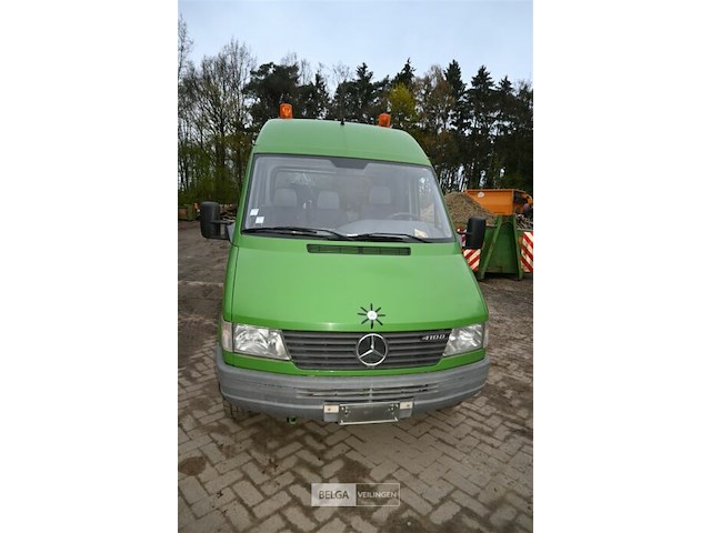 Mercedes lichte vrachtwagen - afbeelding 5 van  26