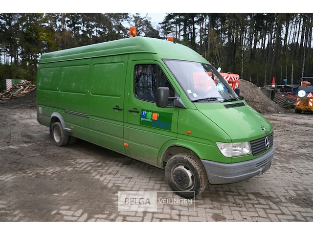 Mercedes lichte vrachtwagen - afbeelding 1 van  26
