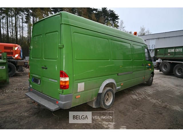Mercedes lichte vrachtwagen - afbeelding 13 van  26