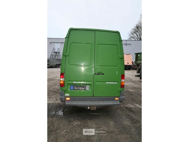 Mercedes lichte vrachtwagen - afbeelding 14 van  26