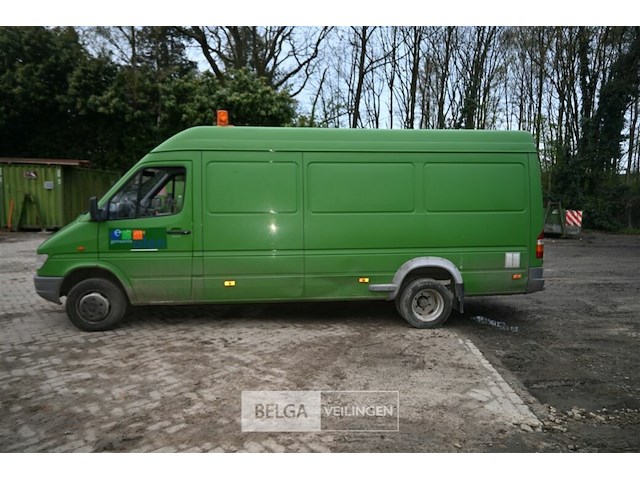 Mercedes lichte vrachtwagen - afbeelding 16 van  26