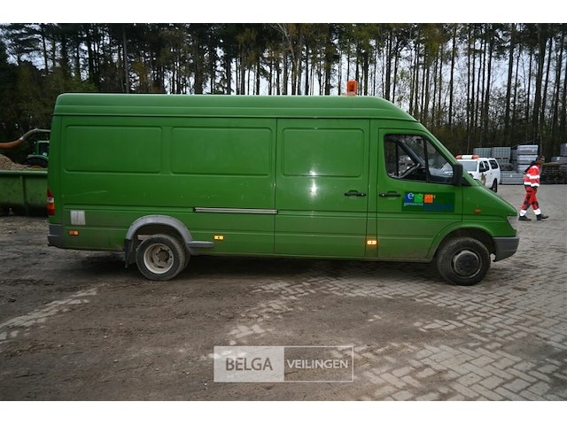 Mercedes lichte vrachtwagen - afbeelding 12 van  26