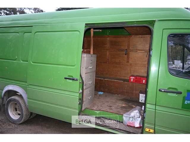 Mercedes lichte vrachtwagen - afbeelding 21 van  26