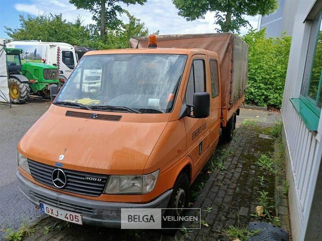 Mercedes lichte vrachtwagen - afbeelding 3 van  10