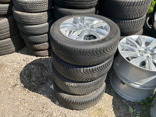 Mercedes multi-merk set van 4 mercedes-banden + velgen - afbeelding 1 van  11