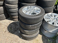 Mercedes multi-merk set van 4 mercedes-banden + velgen