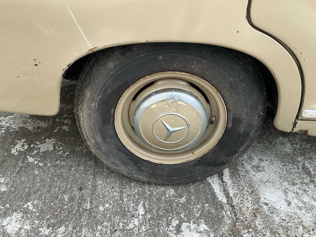 Mercedes ponton 190 oldtimer - afbeelding 2 van  25