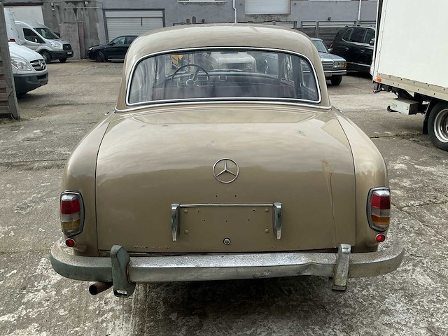 Mercedes ponton 190 oldtimer - afbeelding 22 van  25