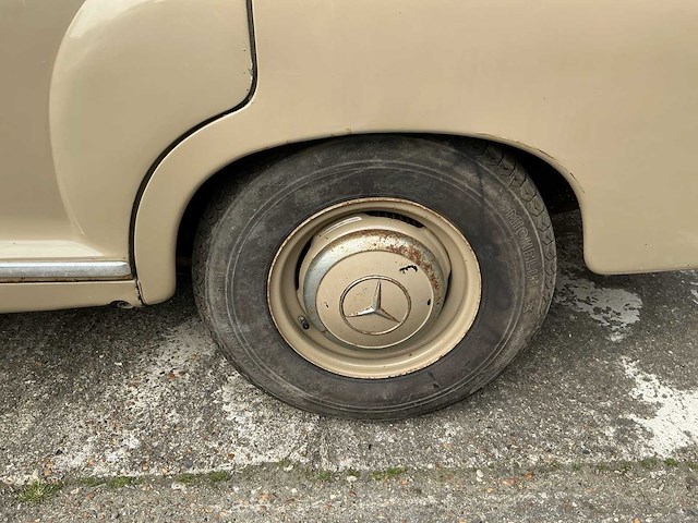 Mercedes ponton 190 oldtimer - afbeelding 2 van  29