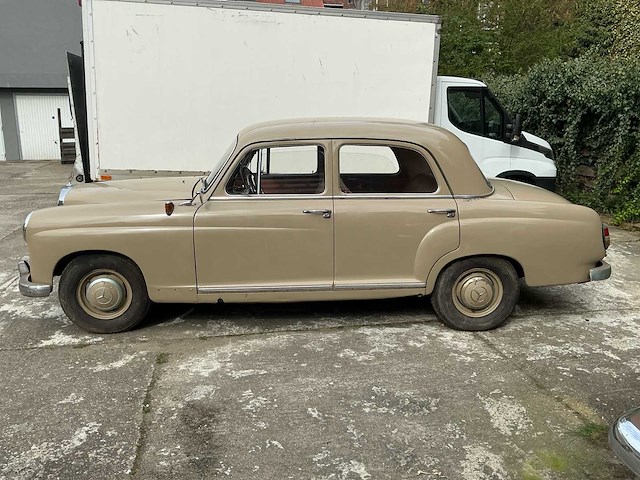 Mercedes ponton 190 oldtimer - afbeelding 12 van  29