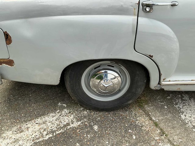 Mercedes ponton 190d oldtimer - afbeelding 4 van  24