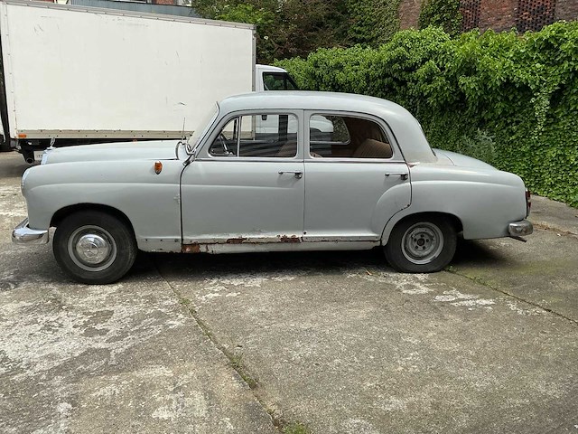 Mercedes ponton 190d oldtimer - afbeelding 12 van  24