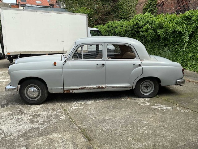 Mercedes ponton 190d oldtimer - afbeelding 18 van  24