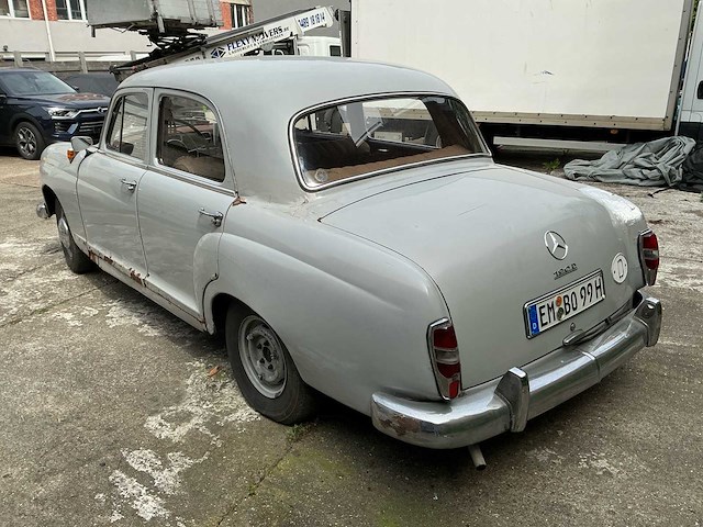 Mercedes ponton 190d oldtimer - afbeelding 19 van  24