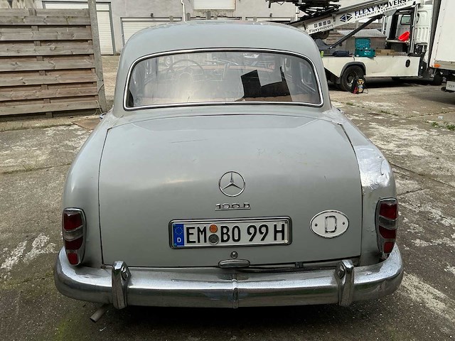 Mercedes ponton 190d oldtimer - afbeelding 20 van  24