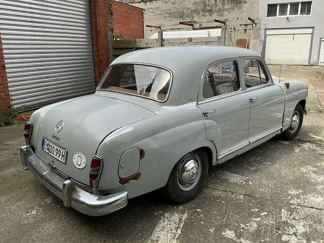 Mercedes ponton 190d oldtimer - afbeelding 21 van  24