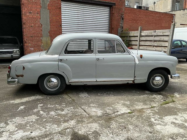 Mercedes ponton 190d oldtimer - afbeelding 22 van  24