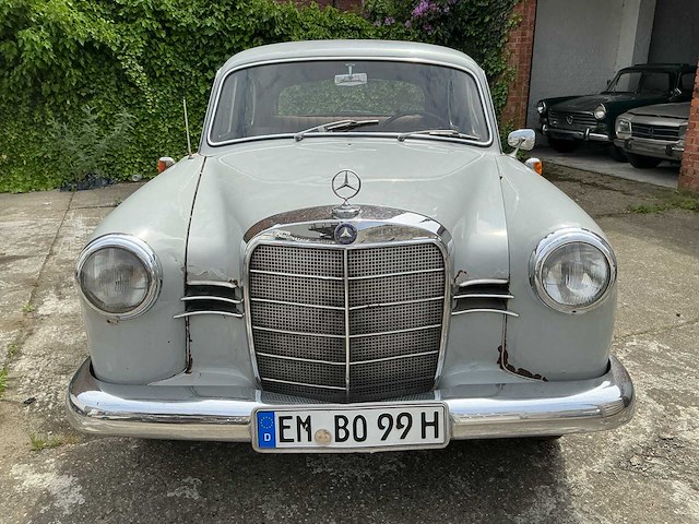 Mercedes ponton 190d oldtimer - afbeelding 24 van  24