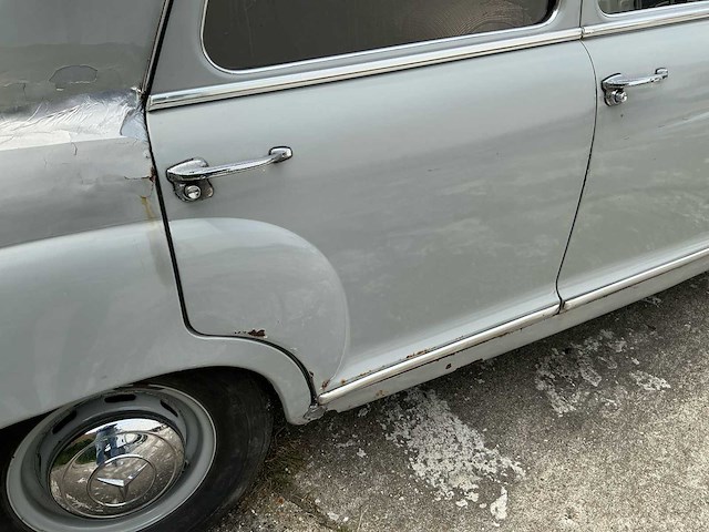 Mercedes ponton 190d oldtimer - afbeelding 21 van  23