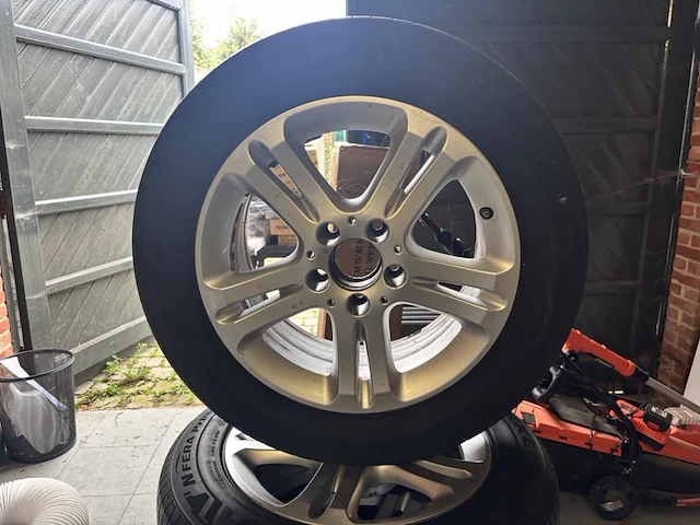 Mercedes velgen op band - afbeelding 2 van  5