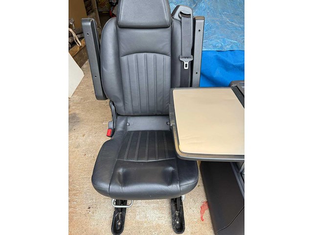 Mercedes viano/vito achterstoelen + uitschuifbare middenconsole/tafel (2x) - afbeelding 3 van  4
