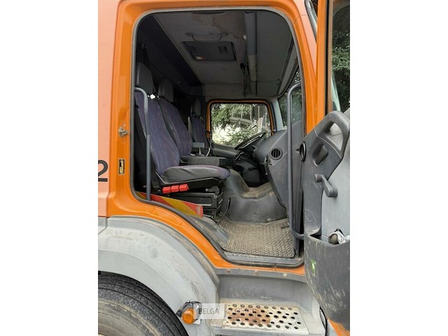 Mercedes vrachtwagen met containersysteem en fassi kraan - afbeelding 14 van  23