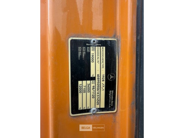 Mercedes vrachtwagen met containersysteem en fassi kraan - afbeelding 16 van  23