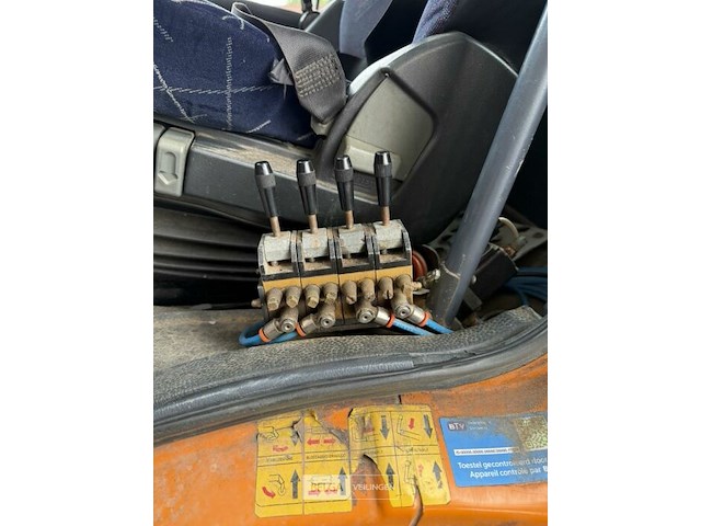 Mercedes vrachtwagen met containersysteem en fassi kraan - afbeelding 20 van  23