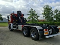 Mercedes vrachtwagen met haakarm en kraan - afbeelding 2 van  21