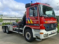 Mercedes vrachtwagen met haakarm en kraan - afbeelding 1 van  21