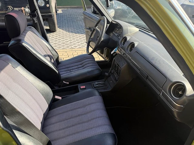 Mercedes w 200, 1981 - afbeelding 2 van  30